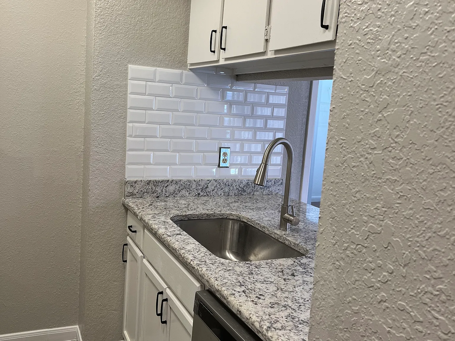 2 bed, 998 sqft, $1,500 — Photo 3