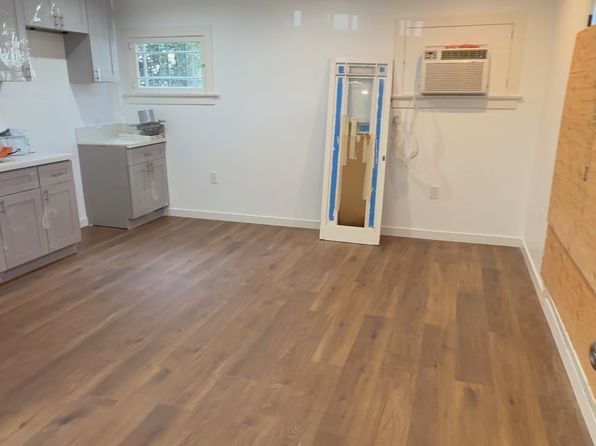 1021 S Burlington Ave #2