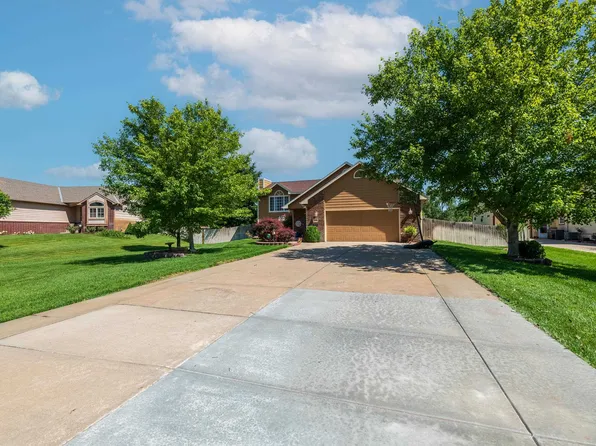 1310 E Winesap St, Haysville, KS 67060