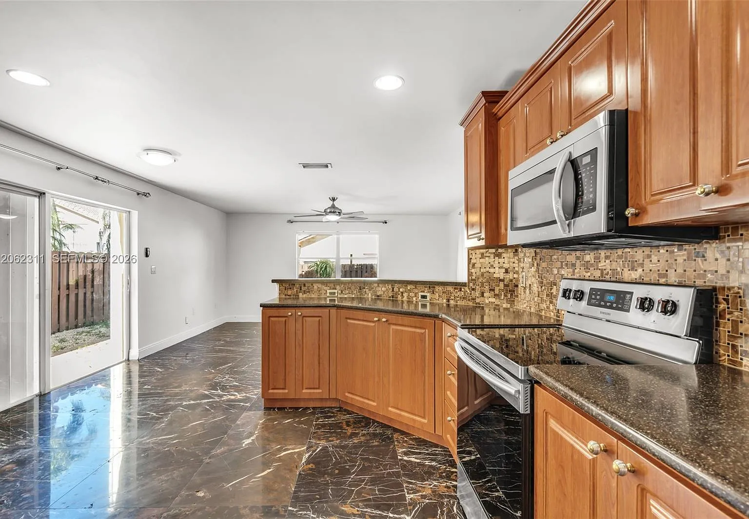 4 bed, 2154 sqft, $4,300 — Photo 2