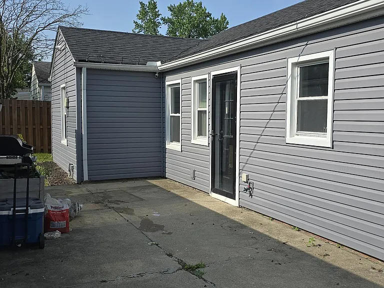 1101 Eastwood Ave — Photo 2