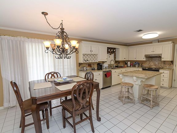 5th image of 121 Alyene Dr