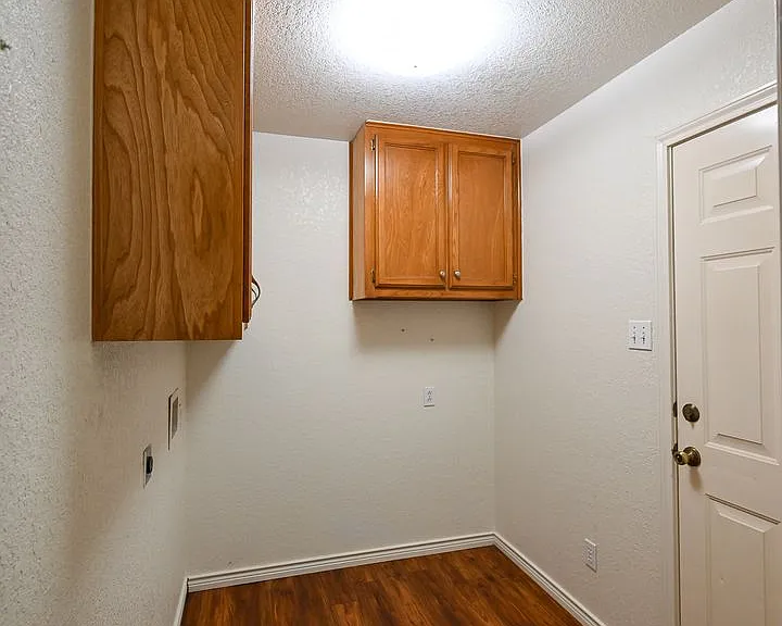2951 N Trinity St — Photo 15