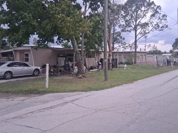 36449 West Dr, Fruitland Park, FL 34731