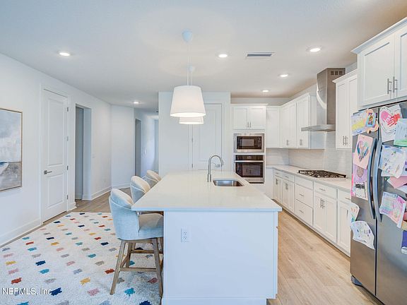 4th image of 22 Amalia Way