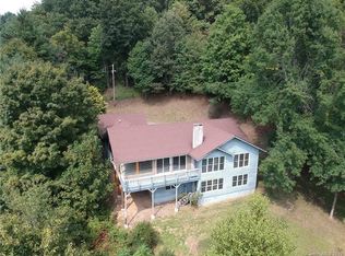 424 Goldfinch Ln, Clyde, NC 28721