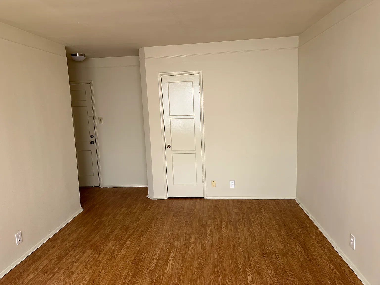 1617 N Mariposa Ave — Photo 3