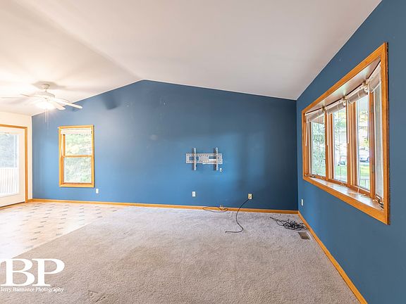 3rd image of 265 W Fuller Dr