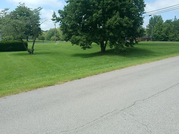 3rd image of 221 Maple Ave