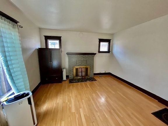 4th image of 5325 Roosevelt Way NE #A