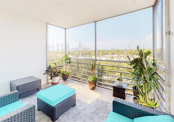 4th image of 3660 NE 166th St APT 712