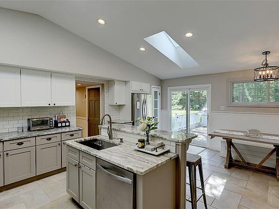 5th image of 127 Westcott Rd