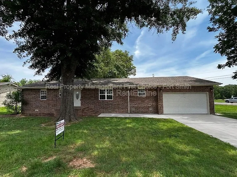 16 Charmont Dr — Photo 1