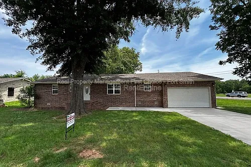16 Charmont Dr Photo 1