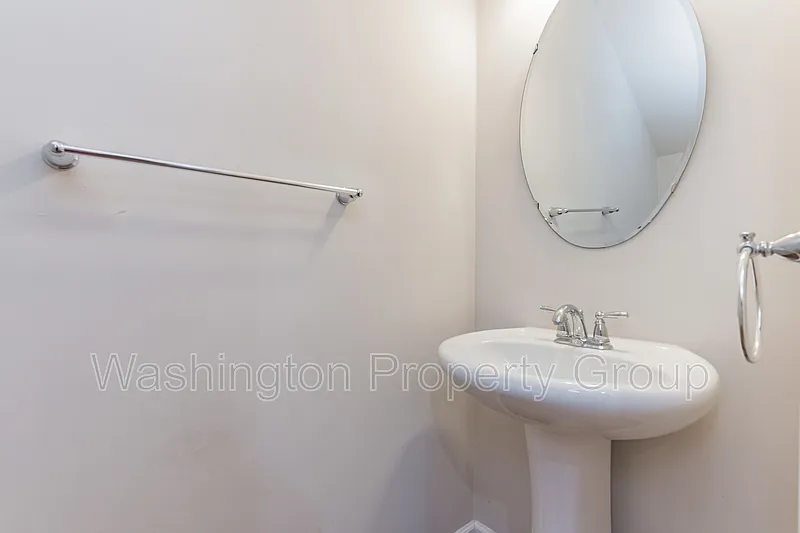 3 bed, 2.5 bath, 1600 sqft, $3,150 — Photo 4