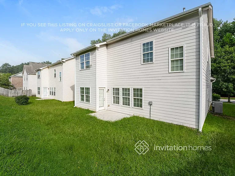 2472 Folsom St — Photo 16