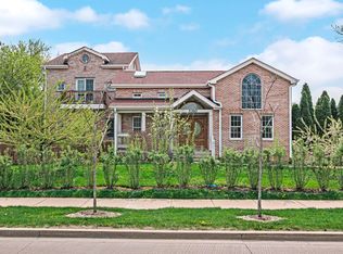 2310 New Willow Rd, Northfield, IL 60093