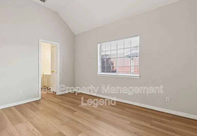 8012 Greenwood Dr — Photo 18