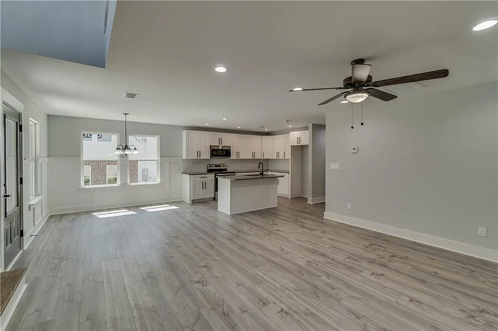 2 bed, 1.0 bath, 800 sqft, $1,599 — Photo 4