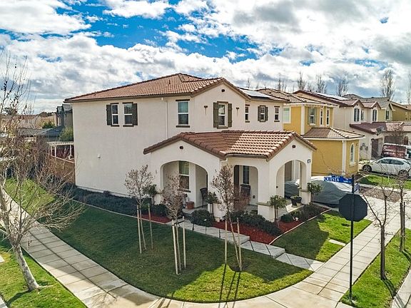 4th image of 796 N Museo Dr