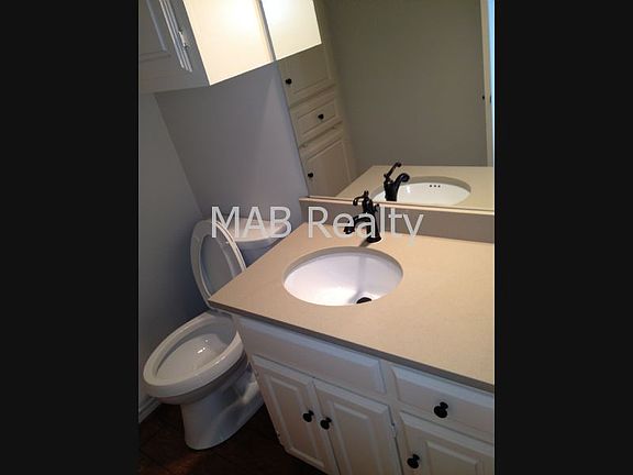 Guest bath 1st floor