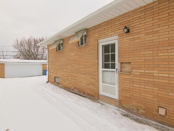 2nd image of 2906 Wellington Ave