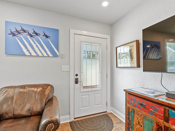 5th image of 609 W Sunset Ave