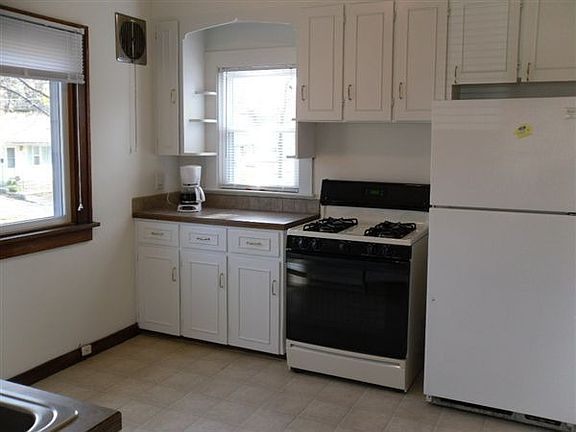 5th image of 914 Griggs St SE