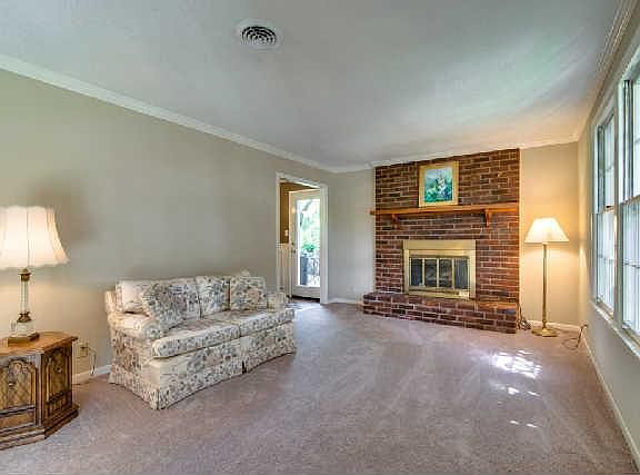 2nd image of 320 Cross Timbers Dr