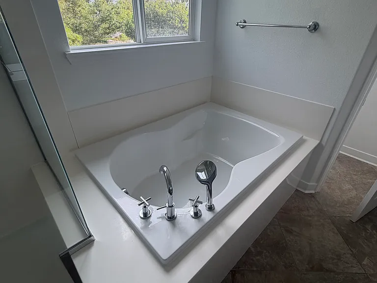 109 Cropton Ct — Photo 35
