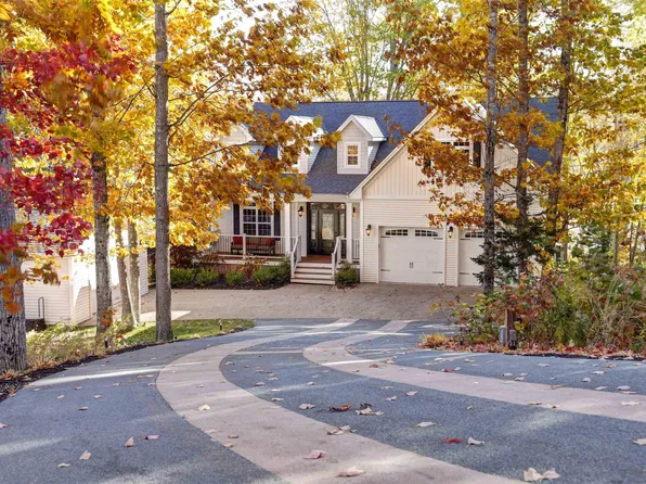 36 Blue Hill Rd, Halifax, NS B2T 1E6