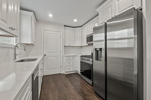 4th image of 815 McLean Ave