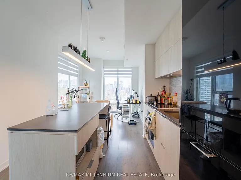 20 Richardson St #1808 — Photo 10