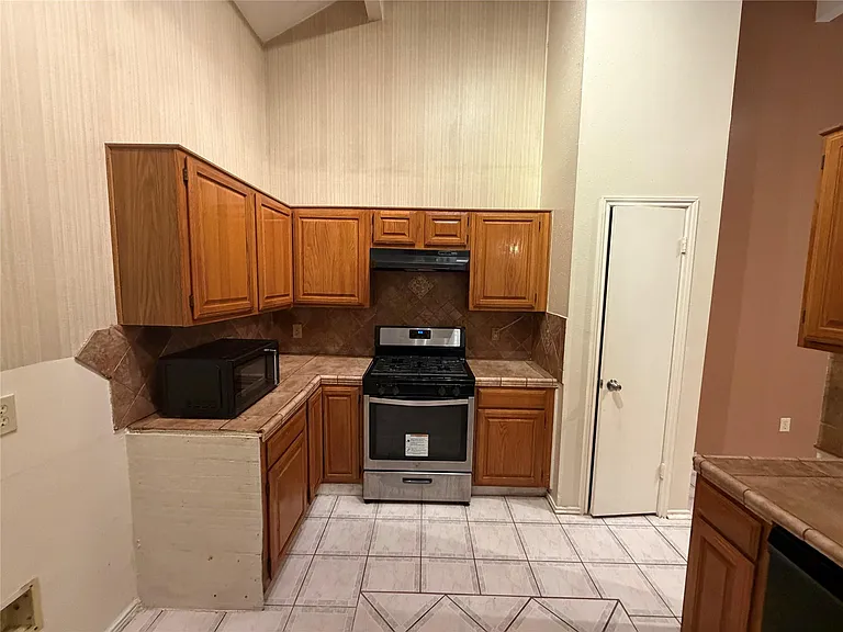 1423 Elkwood Dr — Photo 8
