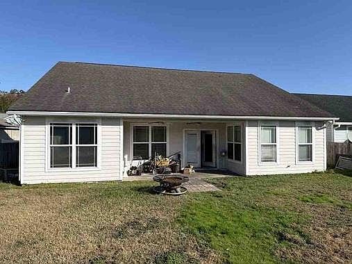 4th image of 202 Waters Edge Dr
