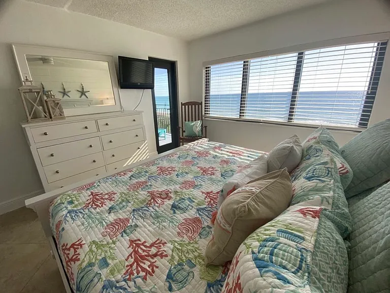 101022 S Ocean Dr — Photo 8