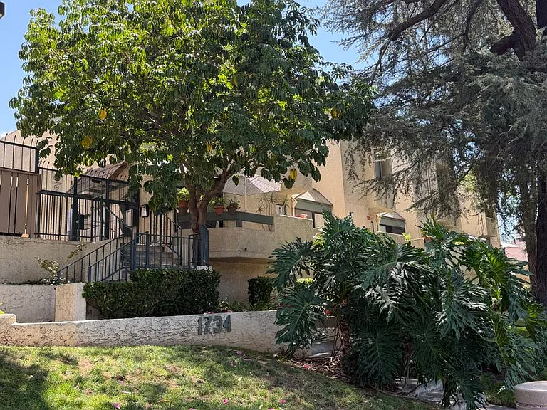 1734 N Verdugo Rd #6 — Photo 2