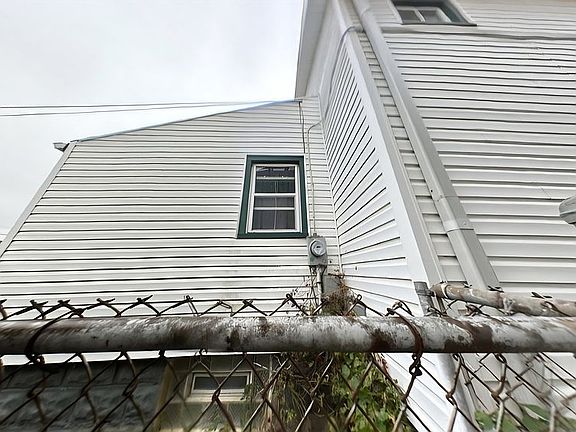 3rd image of 23 E Hudson St