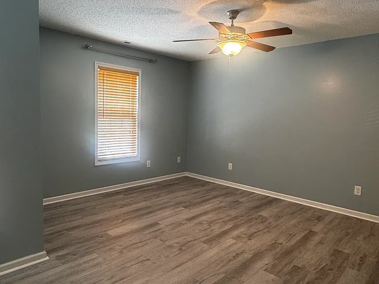 104 Republic Ct — Photo 9