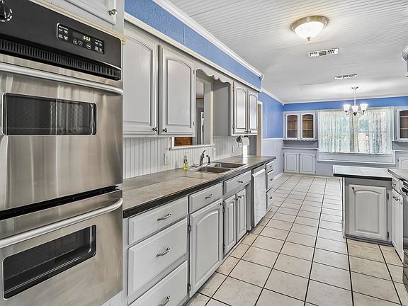 2nd image of 104 Cheryl St