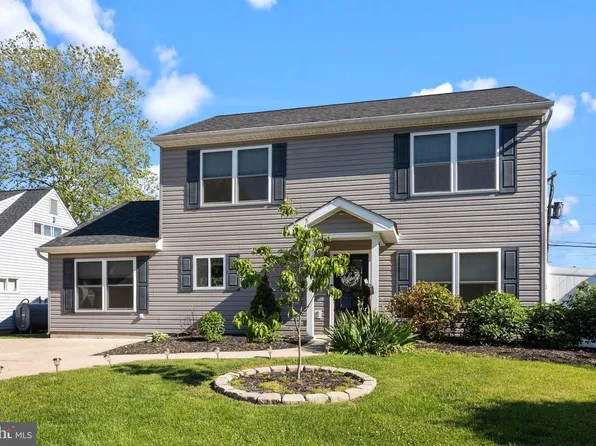 24 Idolstone Rd, Levittown, PA 19057