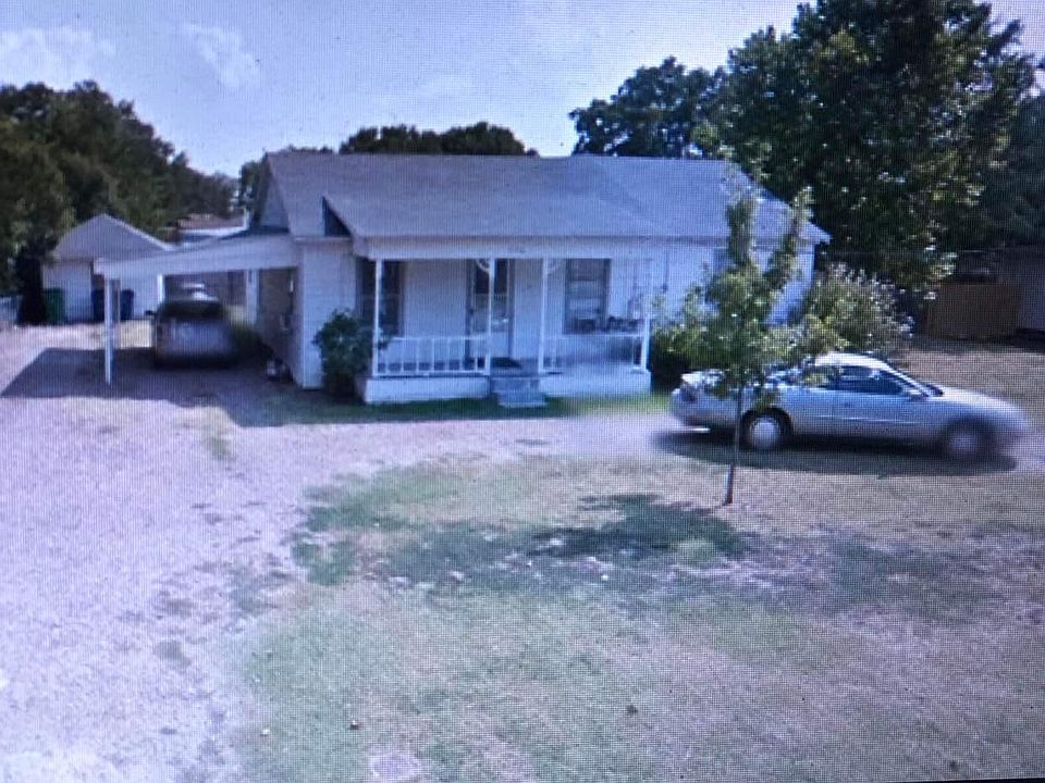 2nd image of 116 W College St