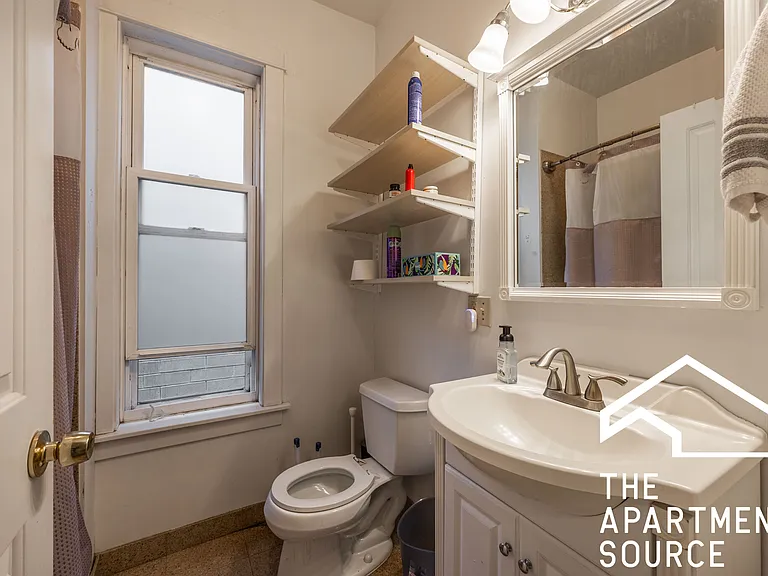 1935 N Wood St #2 — Photo 9