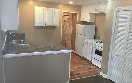 3rd image of 2038 S Parent Ave