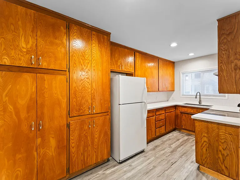 14525 Albers St — Photo 11