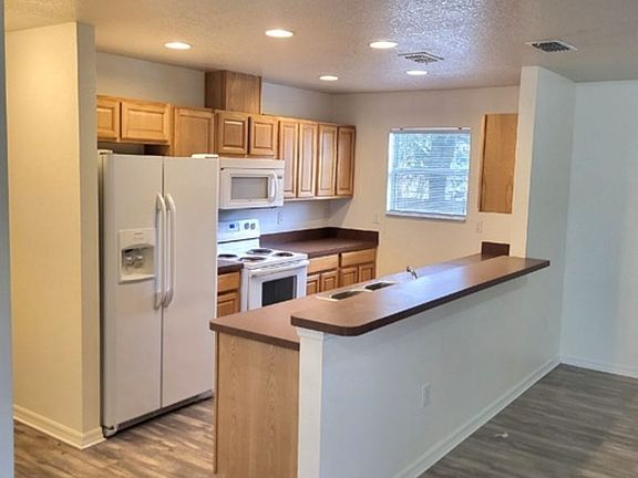 5th image of 14648 Futch St