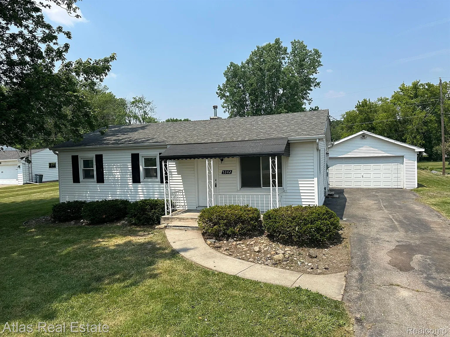 5342 Maple Ave photo 1