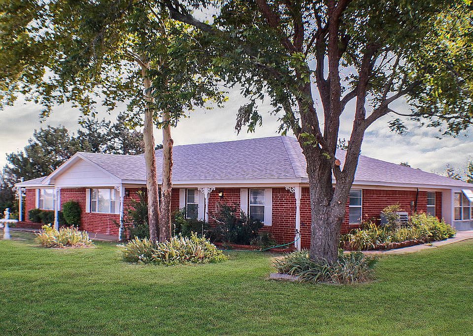 Beautiful 1-owner home