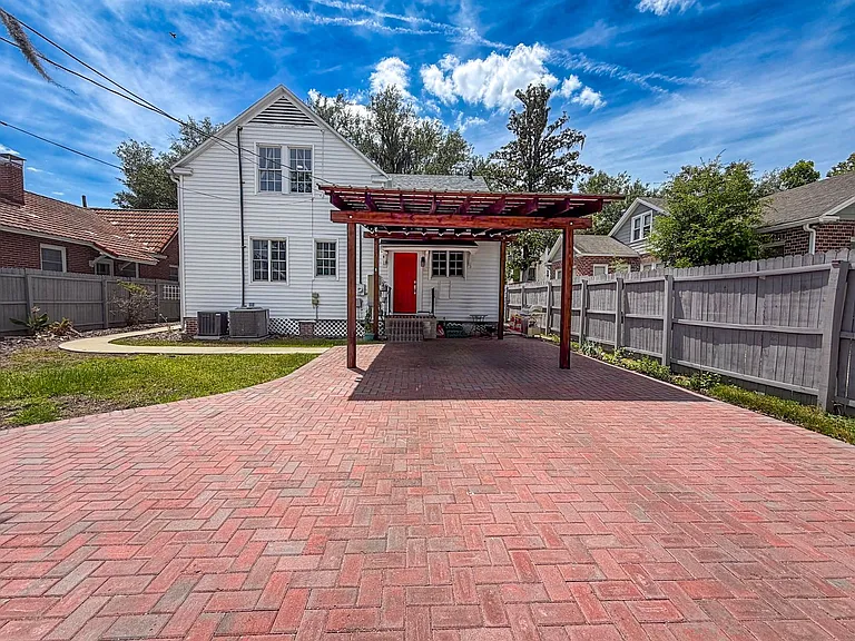 417 SW 10th St — Photo 44