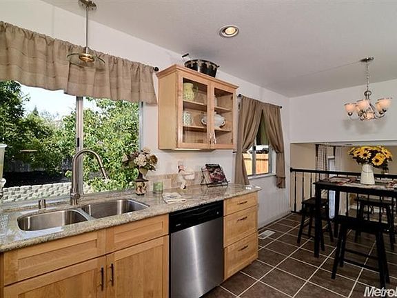 3rd image of 4221 Cougar Hills Way